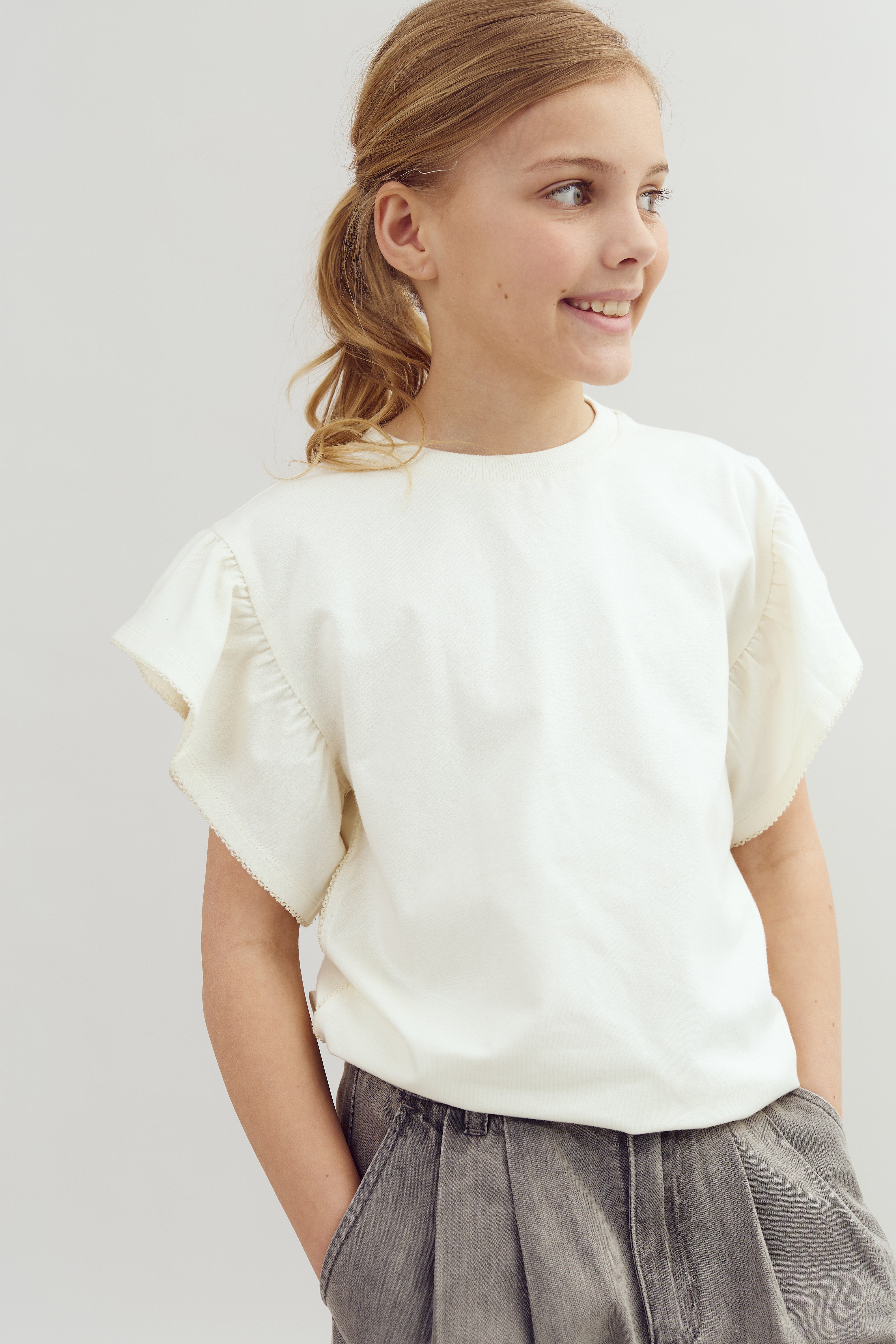 Ruffle Sleeve T-Shirt w. Picot stitch - Tween - Off White | 100383 Vilde