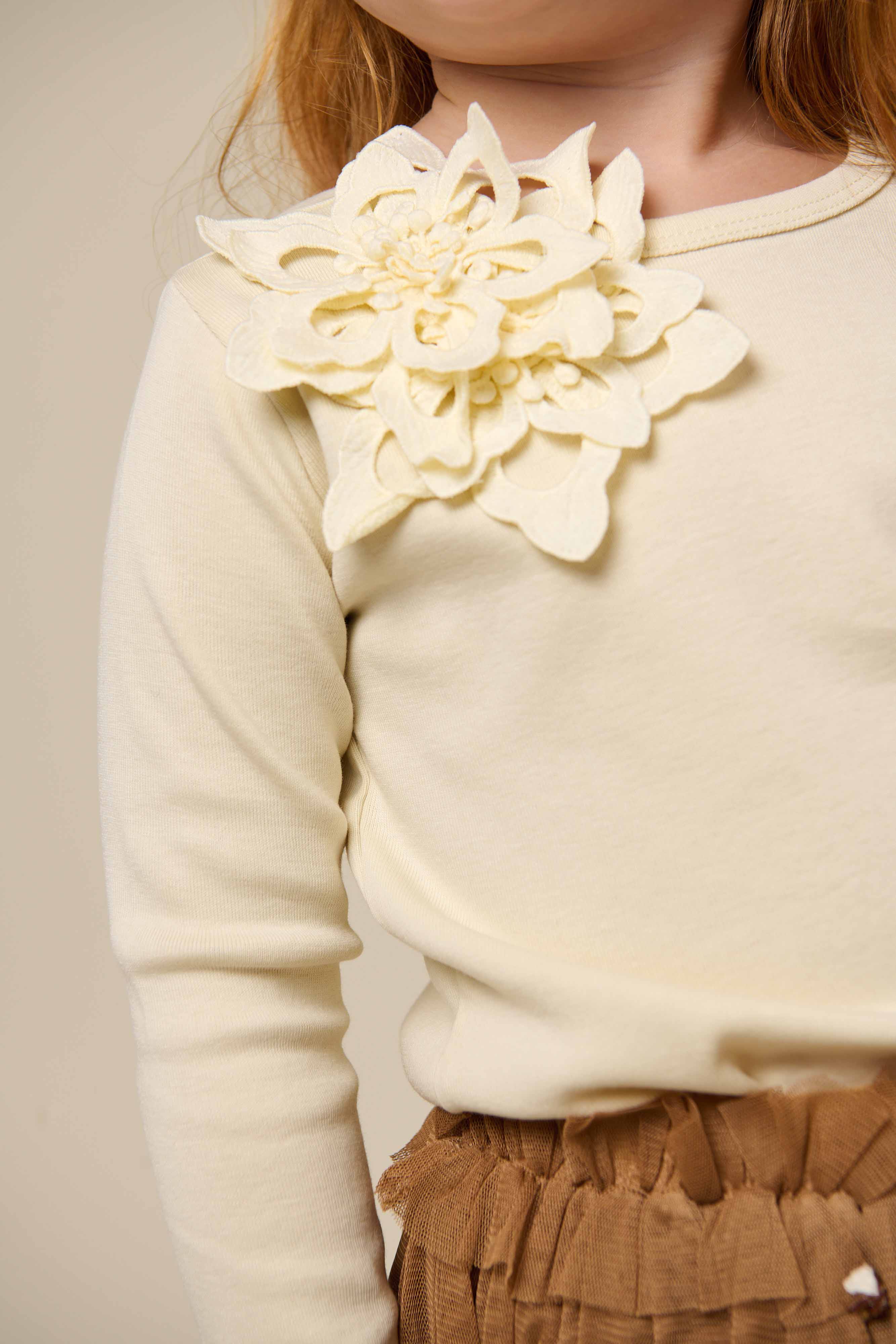 T-shirt with Flower Application - Kids - Offwhite | 101231 Sarah
