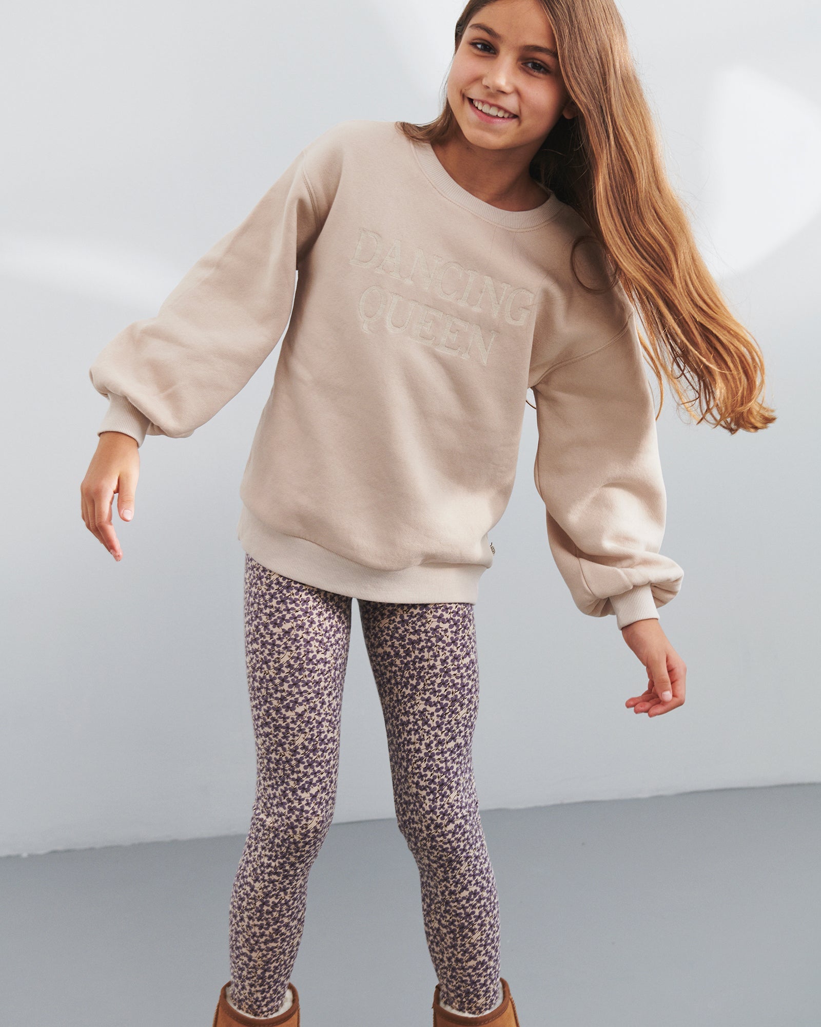 Oversized Sweatshirt w. Embroidery - Tween - Moonlight